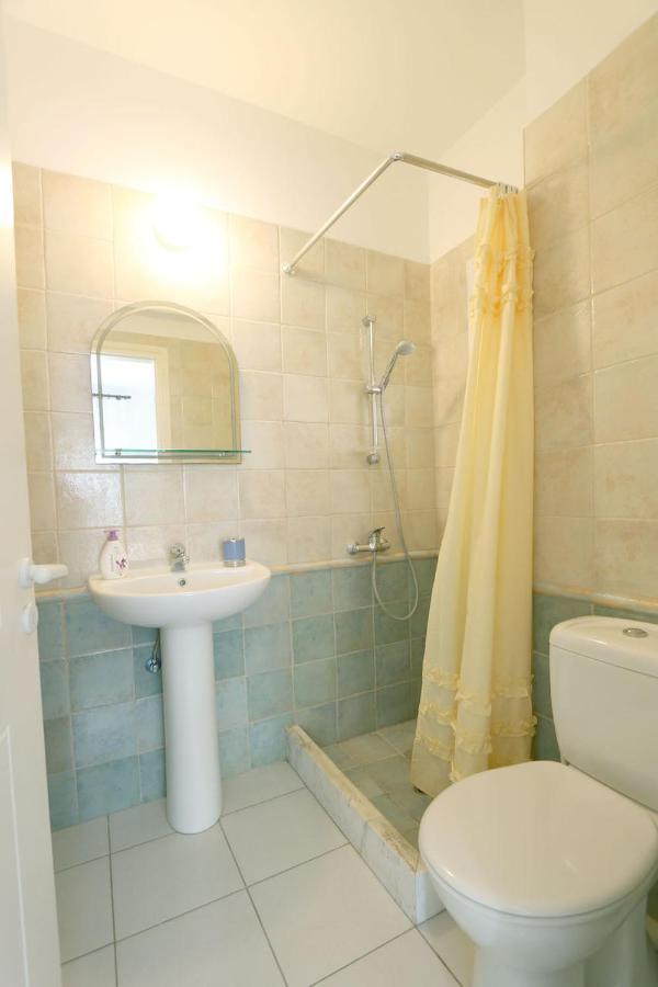 Victor Apartment Paphos Esterno foto